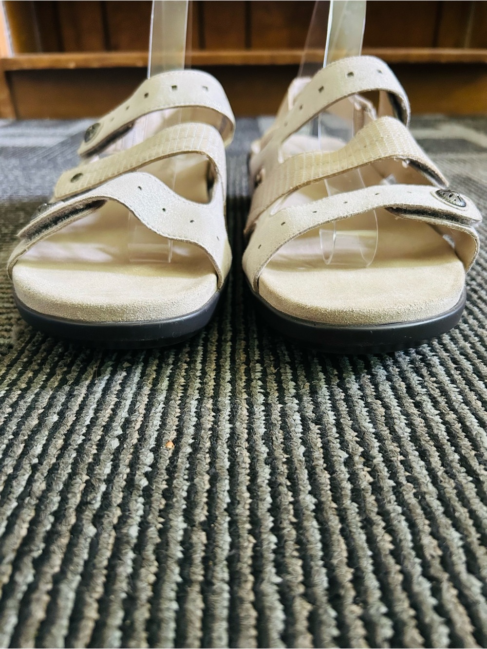 Aravon Beige Metallic Sand Power Comfort 3 Strap Adjustable Sandals 12 D WIDE - Picture 3 of 11